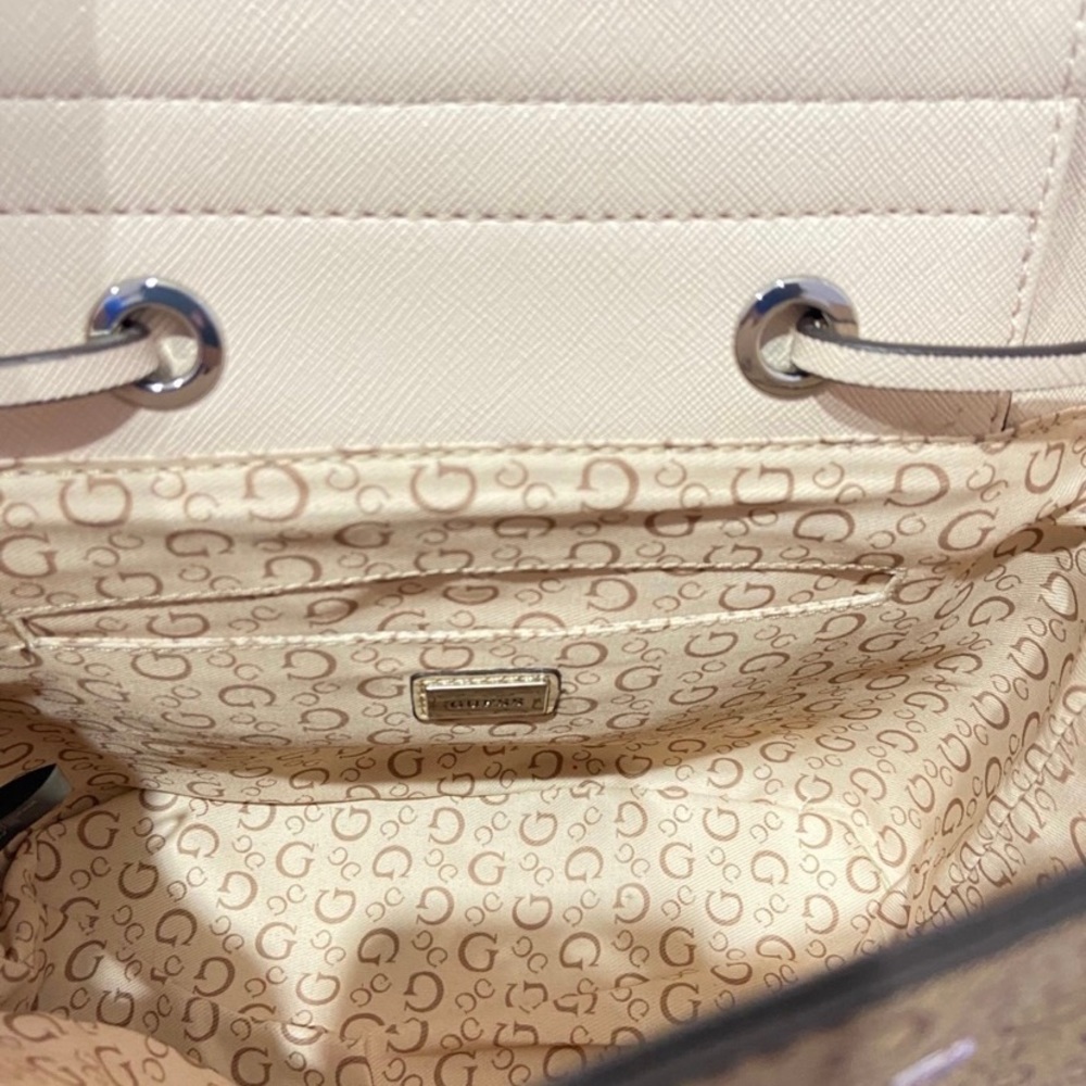 Guess back pack - Picture 3 of 4